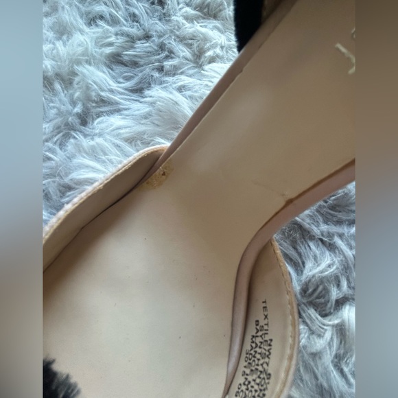 Nine West Woman’s Sexy nude and Black Lace Scollop Heel size 6.5 (small mark) - Picture 10 of 10